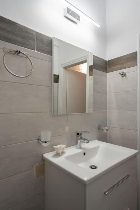 Metaxourgio 2Nd Floor Apartment เอเธนส์ ภายนอก รูปภาพ